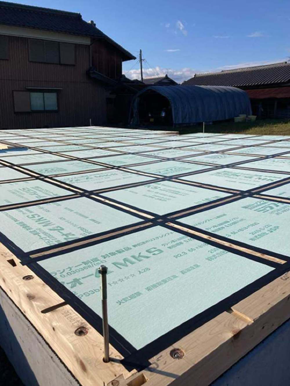 土台据え、断熱材