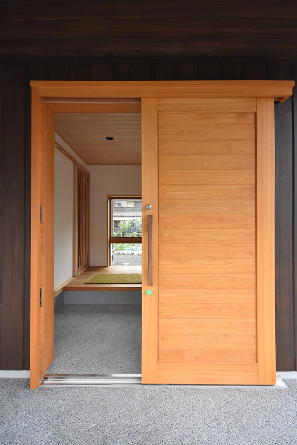 木製のオリジナル玄関扉