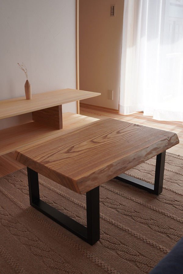 オリジナルの木製テーブル