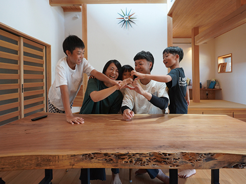 リノベーションで叶えた、家族5人の新たな暮らし～K様暮らしのインタビュー